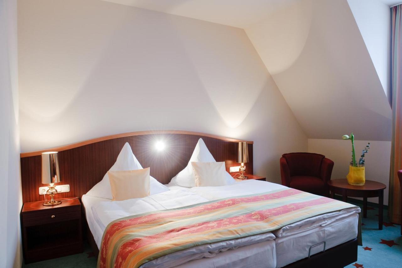 Stadthotel Stern Висмар Экстерьер фото