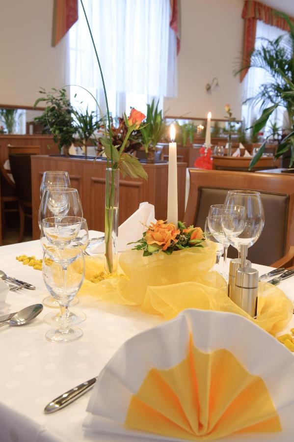 Stadthotel Stern Висмар Экстерьер фото