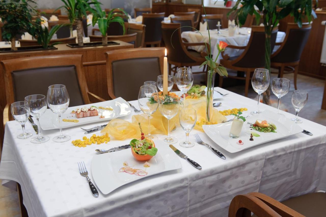 Stadthotel Stern Висмар Экстерьер фото
