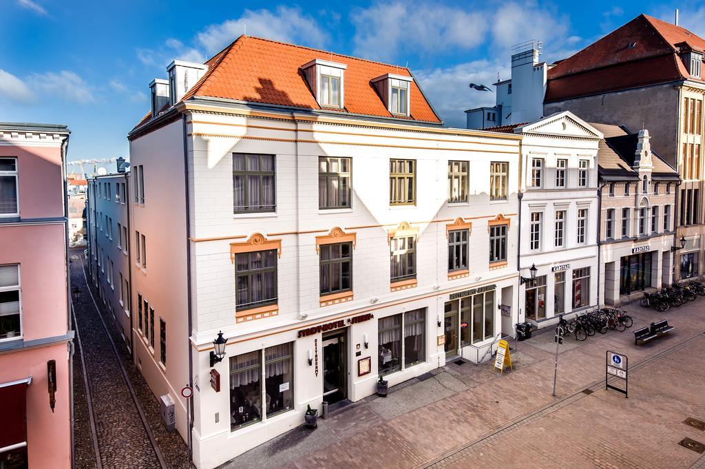 Stadthotel Stern Висмар Экстерьер фото
