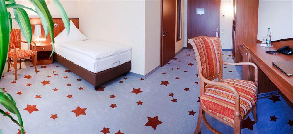 Stadthotel Stern Висмар Экстерьер фото