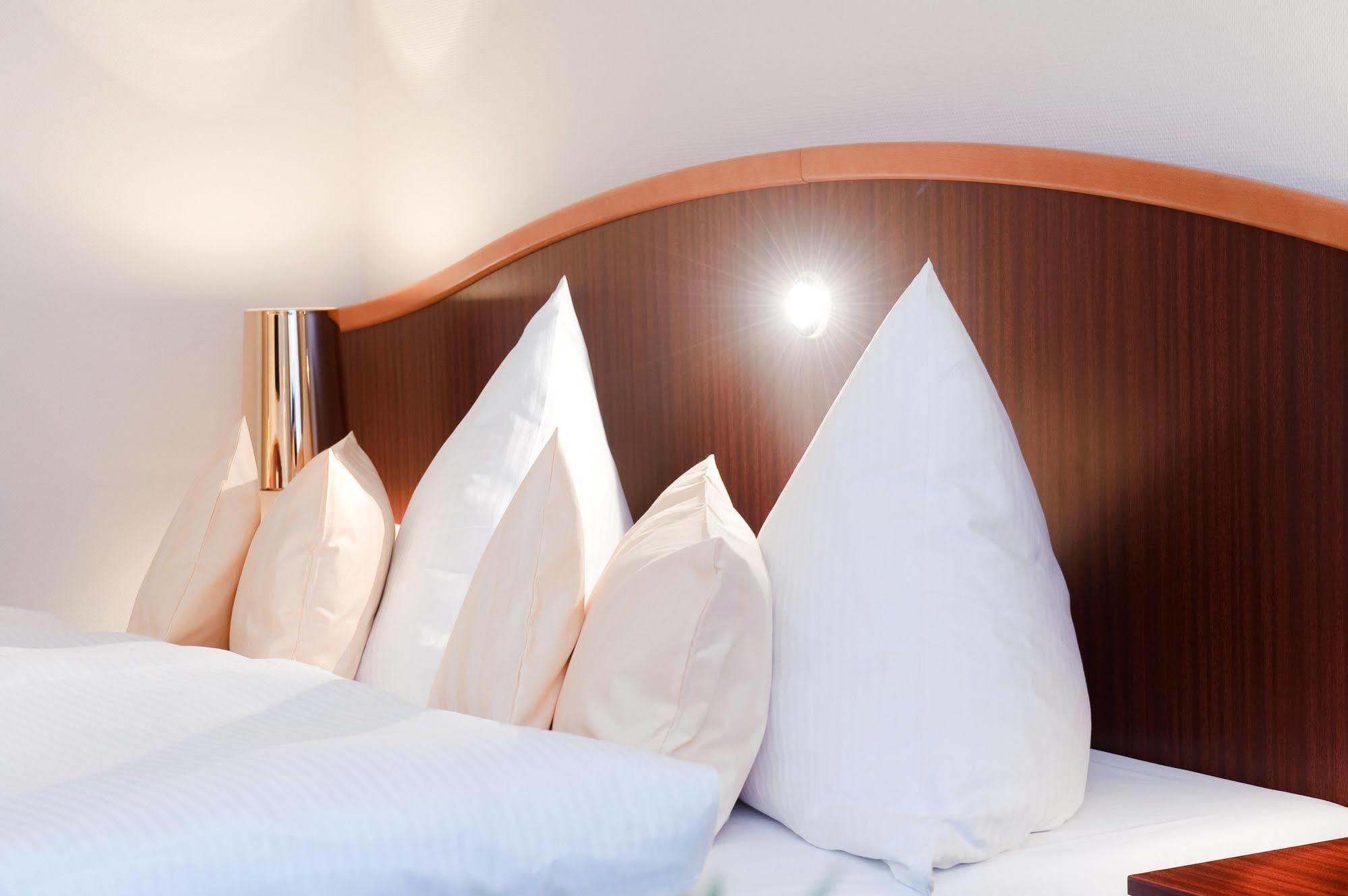Stadthotel Stern Висмар Экстерьер фото
