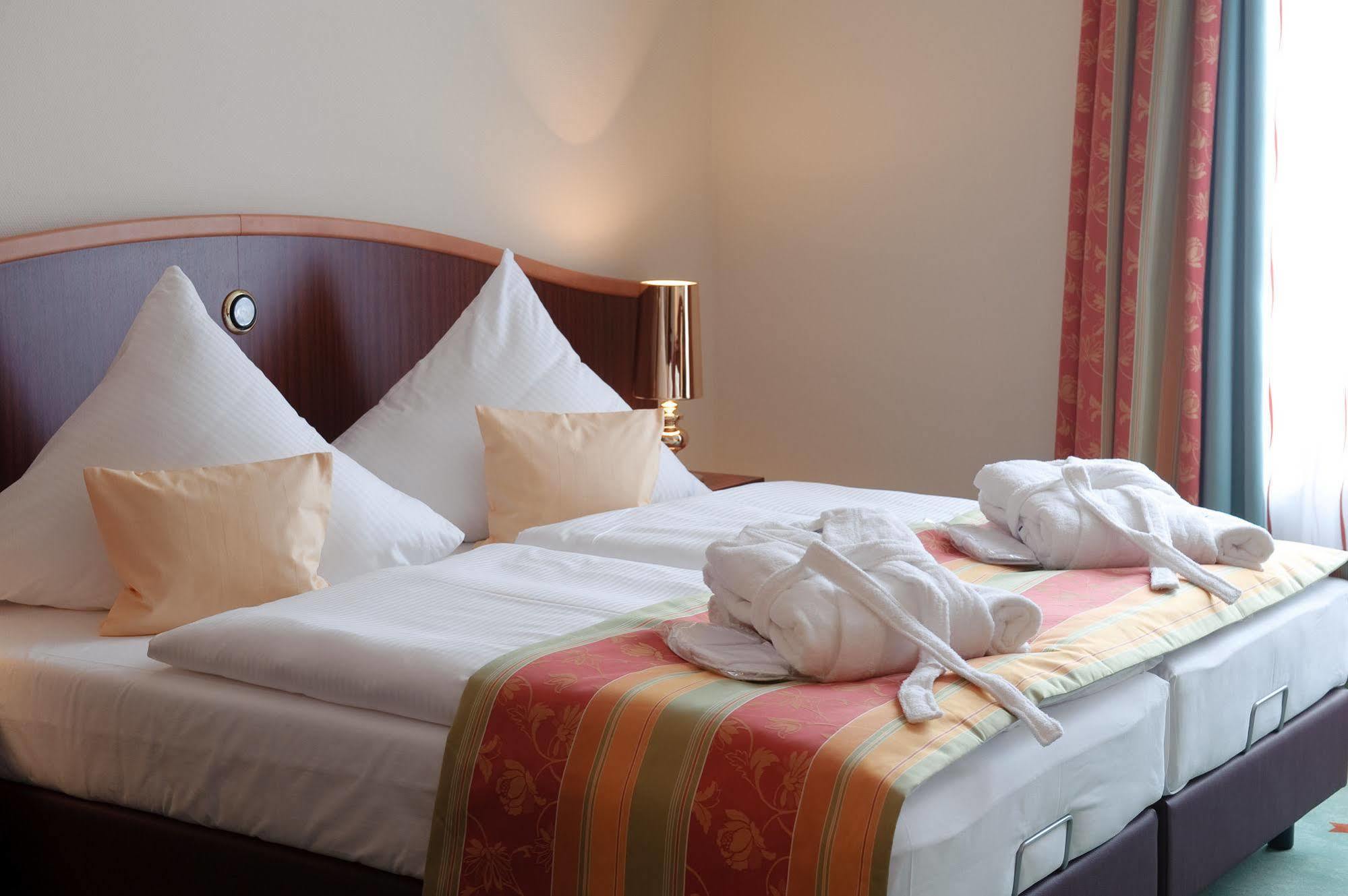Stadthotel Stern Висмар Экстерьер фото
