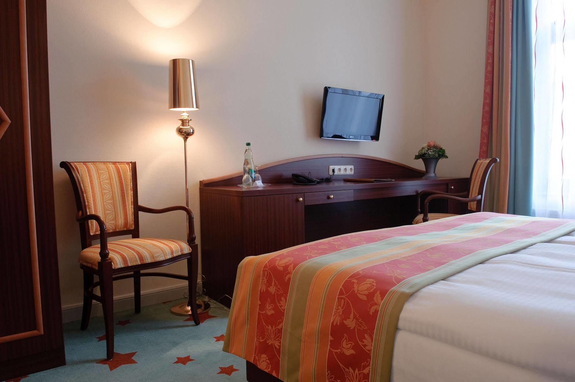 Stadthotel Stern Висмар Экстерьер фото