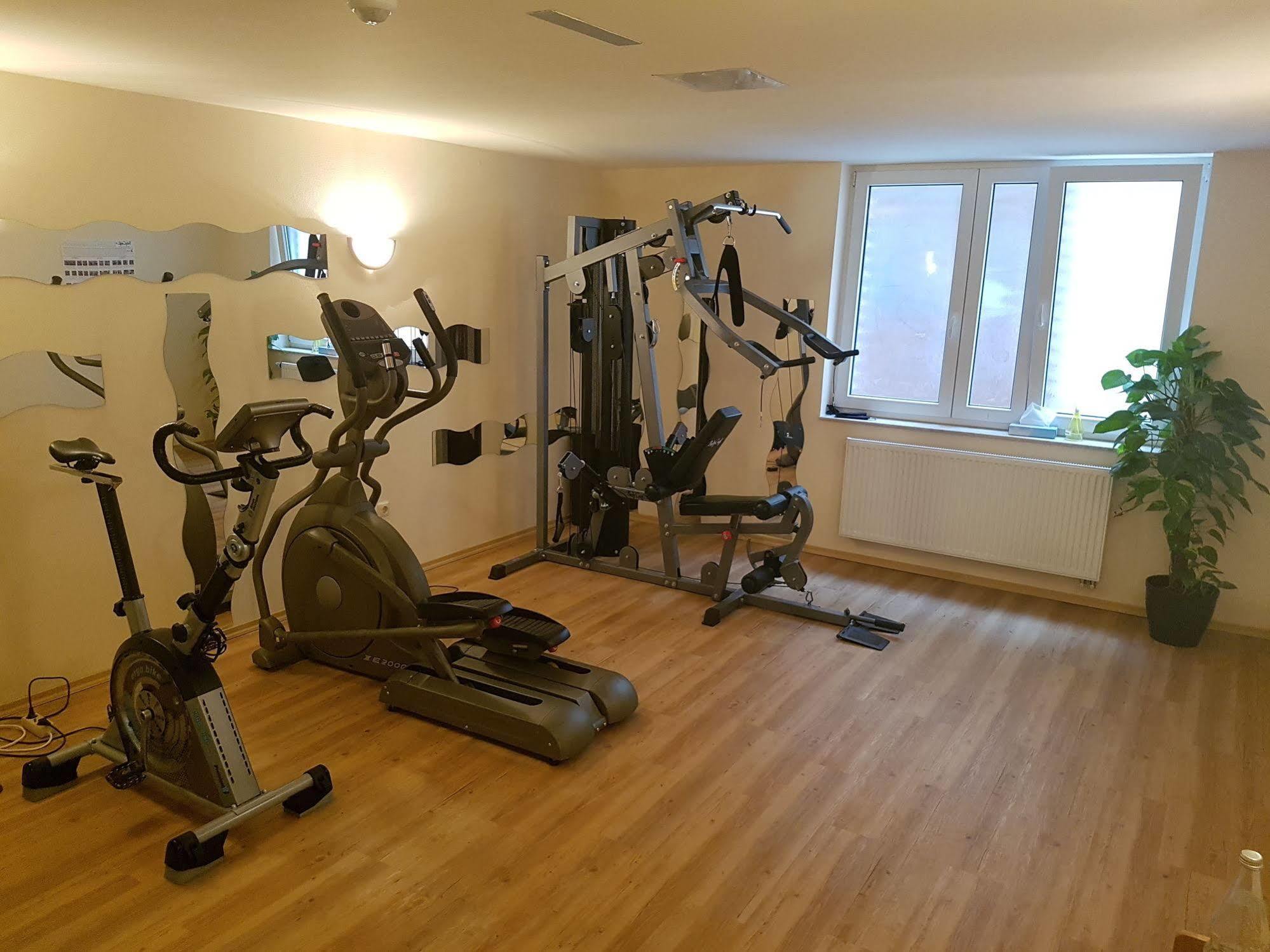 Stadthotel Stern Висмар Экстерьер фото