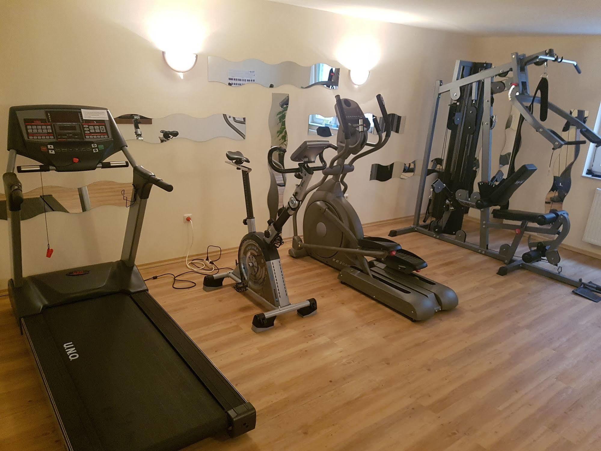 Stadthotel Stern Висмар Экстерьер фото