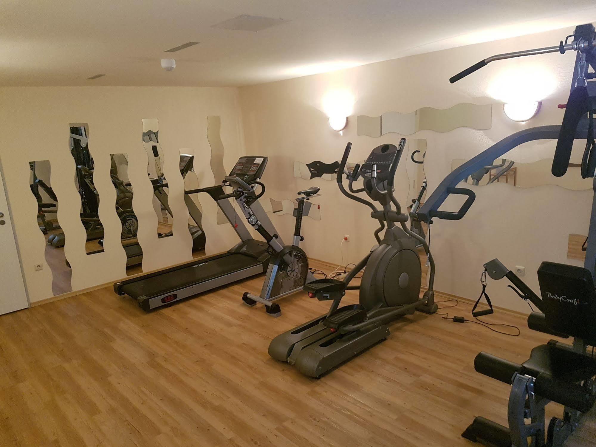 Stadthotel Stern Висмар Экстерьер фото