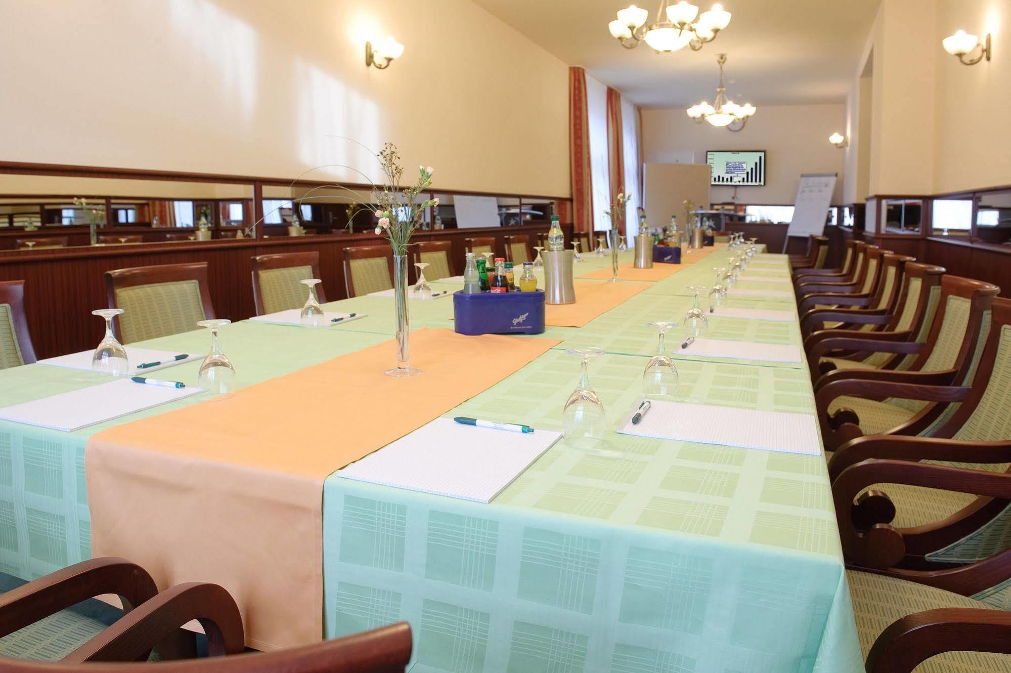 Stadthotel Stern Висмар Экстерьер фото