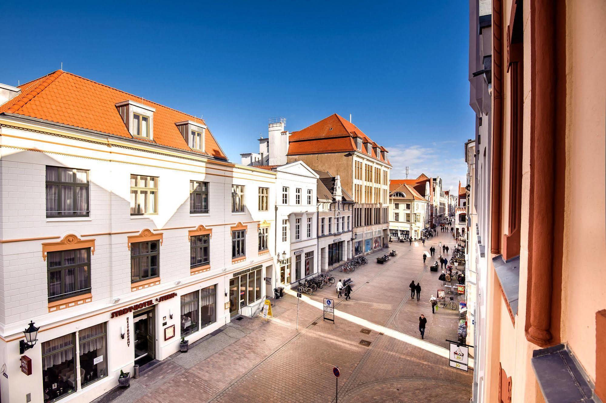Stadthotel Stern Висмар Экстерьер фото