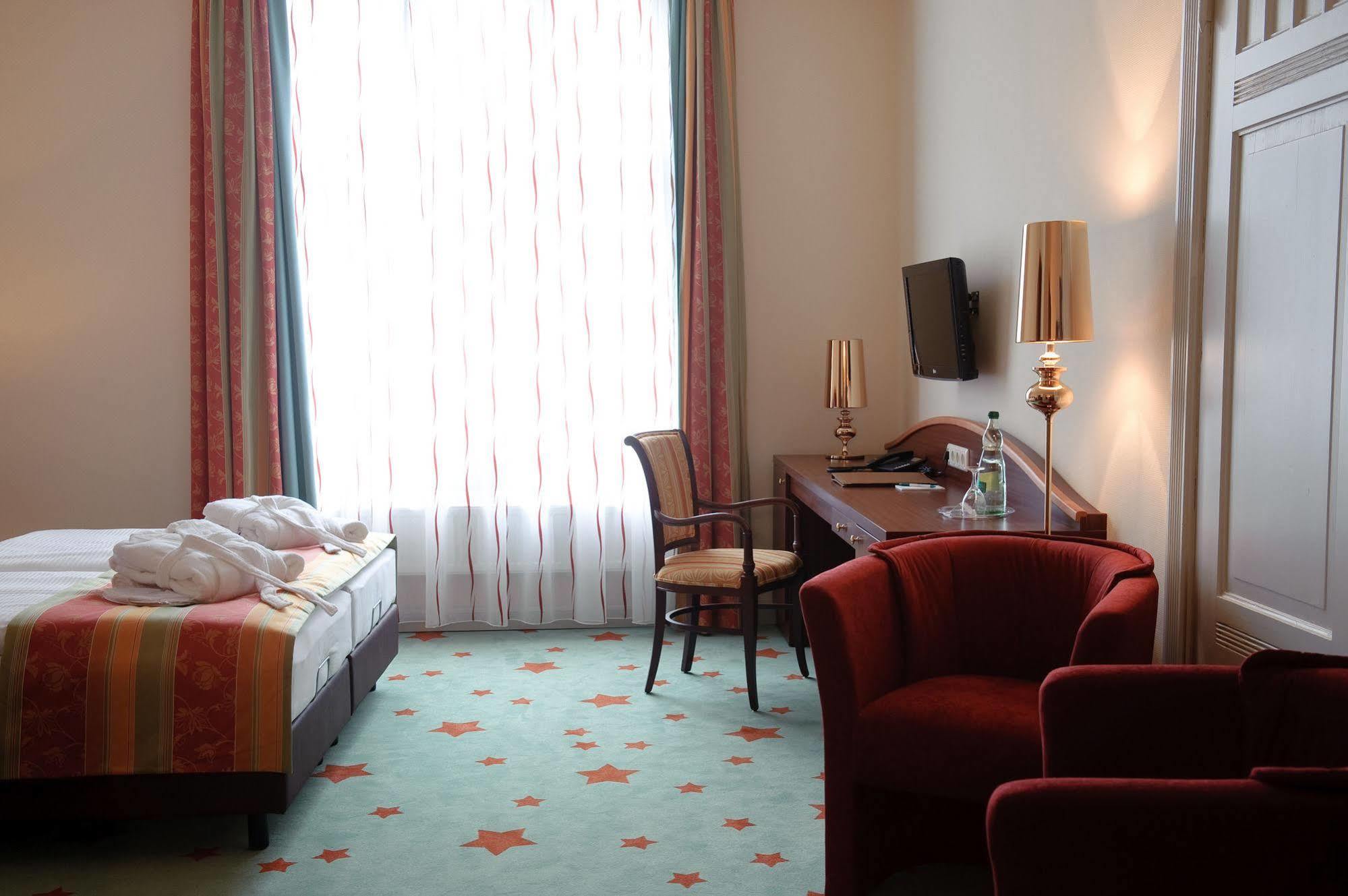 Stadthotel Stern Висмар Экстерьер фото