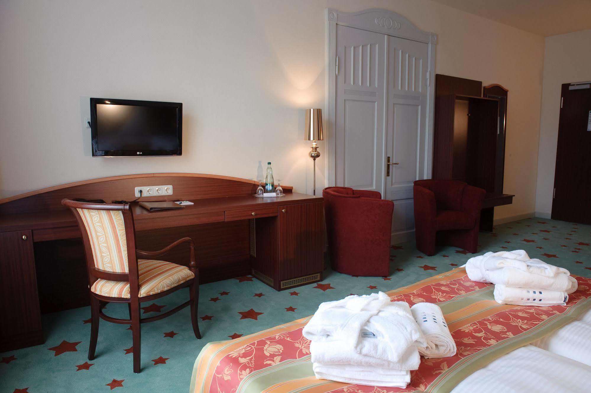 Stadthotel Stern Висмар Экстерьер фото