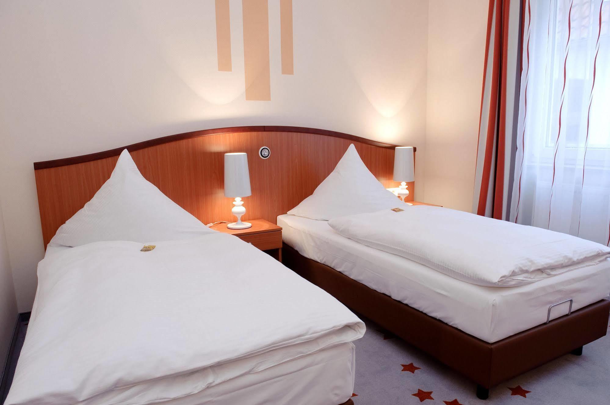 Stadthotel Stern Висмар Экстерьер фото