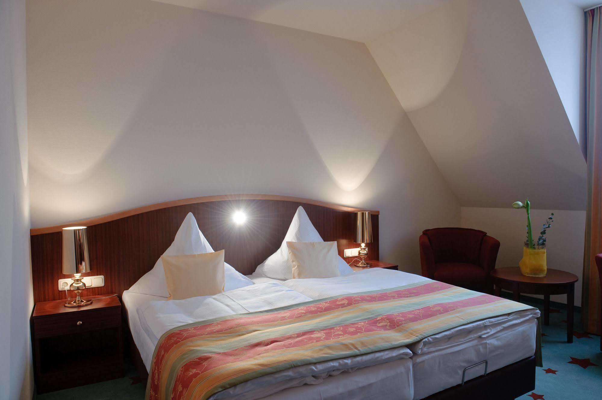 Stadthotel Stern Висмар Экстерьер фото