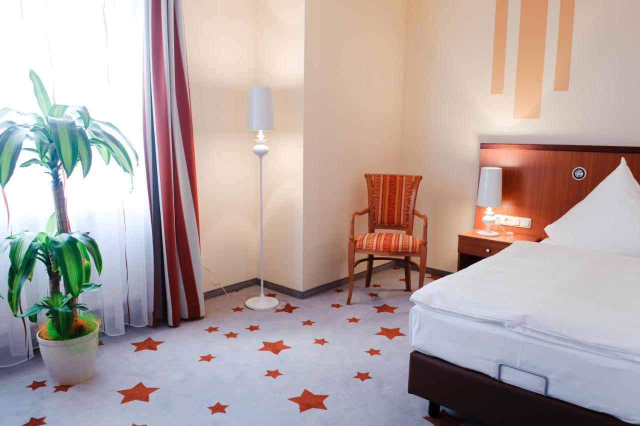 Stadthotel Stern Висмар Экстерьер фото