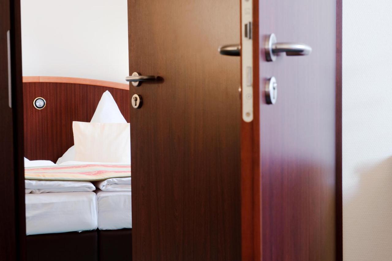 Stadthotel Stern Висмар Экстерьер фото