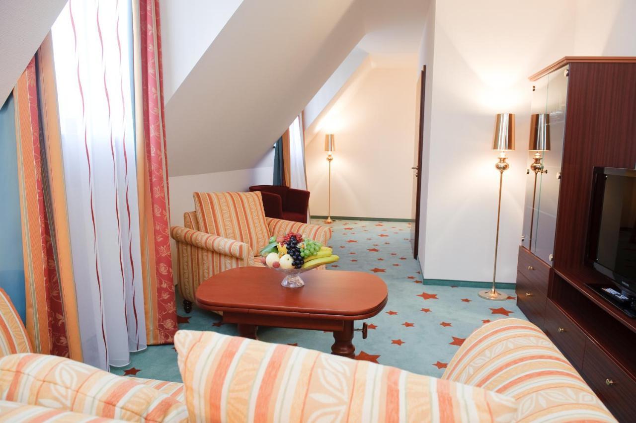Stadthotel Stern Висмар Экстерьер фото