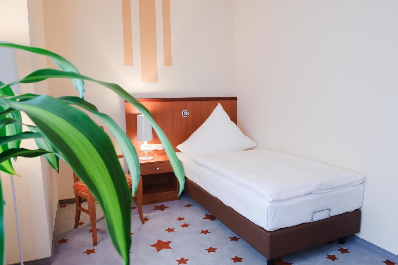 Stadthotel Stern Висмар Экстерьер фото