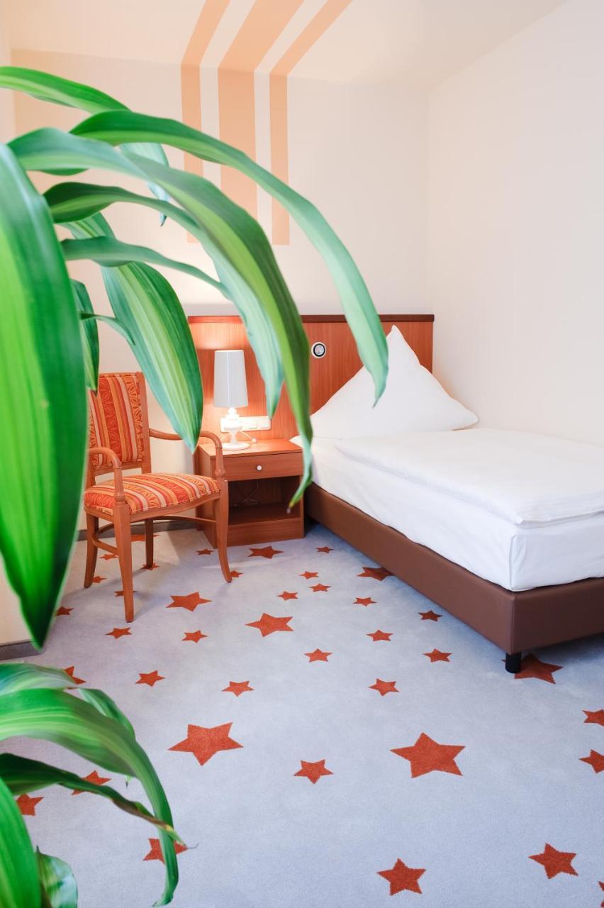 Stadthotel Stern Висмар Экстерьер фото